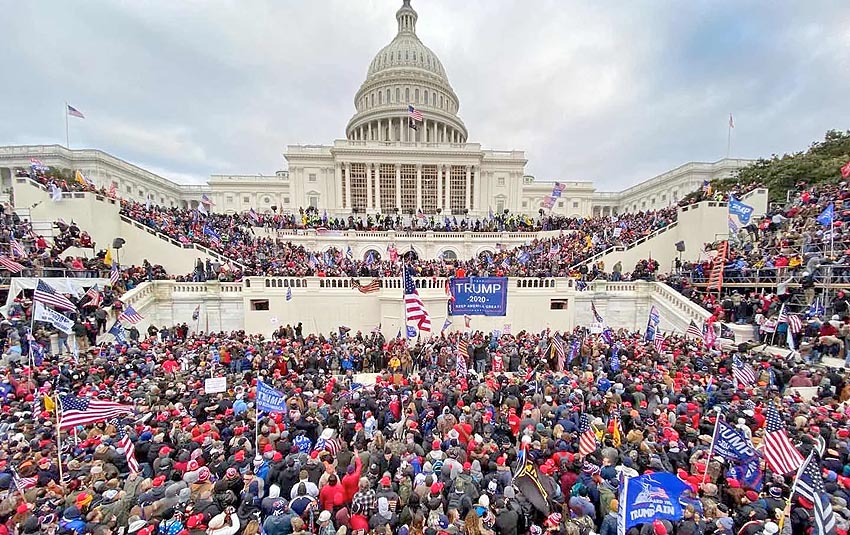 Capitol-blding-mob-protest
