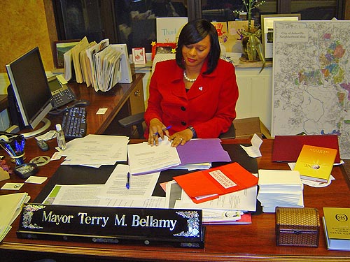 Mayor Terry Bellamy 2 Urban News Photo Dsc01414