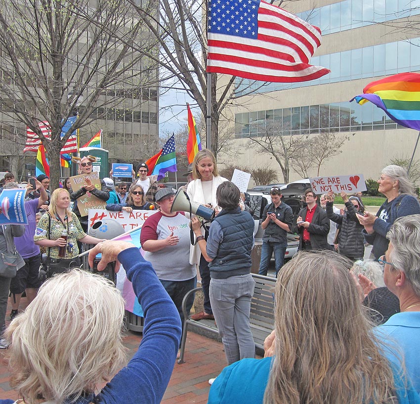 Terry-van-duyn-prepares-to-speak