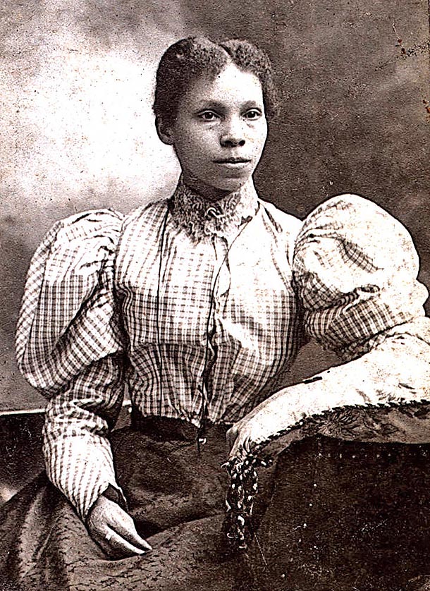 Woman-sitting-in-chair