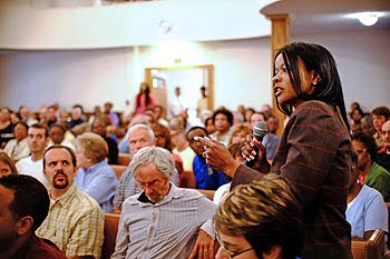 A local community member raised issues of concern with the panel. Photo: Renato Rotolo/Urban News.