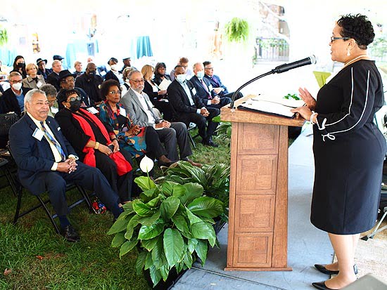Dr. Sherry T. Poole, Principal of Peak Academy and the daughter of Alfred Whitesides, addresses the audience during the ceremony. Photo: Renato Rotollo/Urban News
