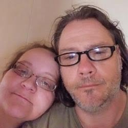 Derrell Ray Pettit Jr. and his girlfriend, April Ball.