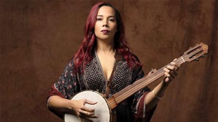 Rhiannon Giddens holding a banjo