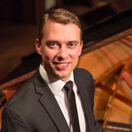 Pianist Jacob Bernhardt