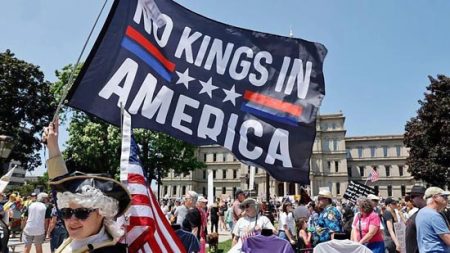 no kings protestors